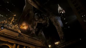 Cloverfield_The monster trashes Grand Central Station