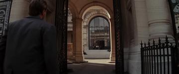 Inception_Cobb enters the academy