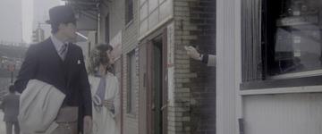 Superman (1978)_A mugger accosts Clark and Lois
