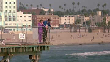 Miracle Mile_Harry and Julie at the pier