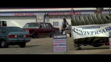 Point Break_The car chase ends at the gas station