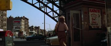 Klute_Bree runs to the train station