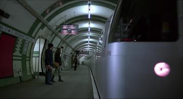 An American Werewolf in London_The tube station