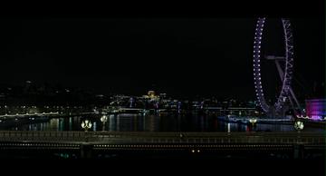 Mission Impossible The Final Reckoning_Hunt runs across the bridge