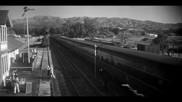 Invasion of the Body Snatchers 1956_Santa Mira rail station