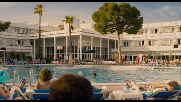 The Inbetweeners Movie_The nice hotel with pool