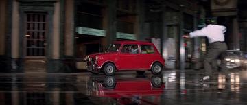 The Italian Job (1969)_Chasing through the indoor plaza
