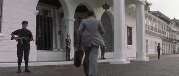 The Tailor of Panama_Pendel visits the President