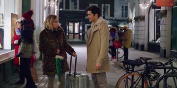 Last Christmas_Kate meets Tom on the street