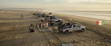 F1_Hayes races on the beach in the Baja 1000