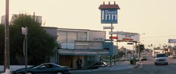 Memento_The Discount Inn