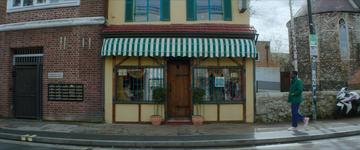 Rye Lane_Dom meets his ex at the restaurtant