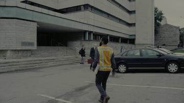 Tenet_The protagonist is briefed on bullets